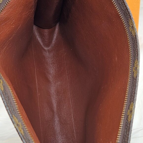 Louis Vuitton  Monogram Pouch 26cm [XXVYU5] - Picture 10 of 17